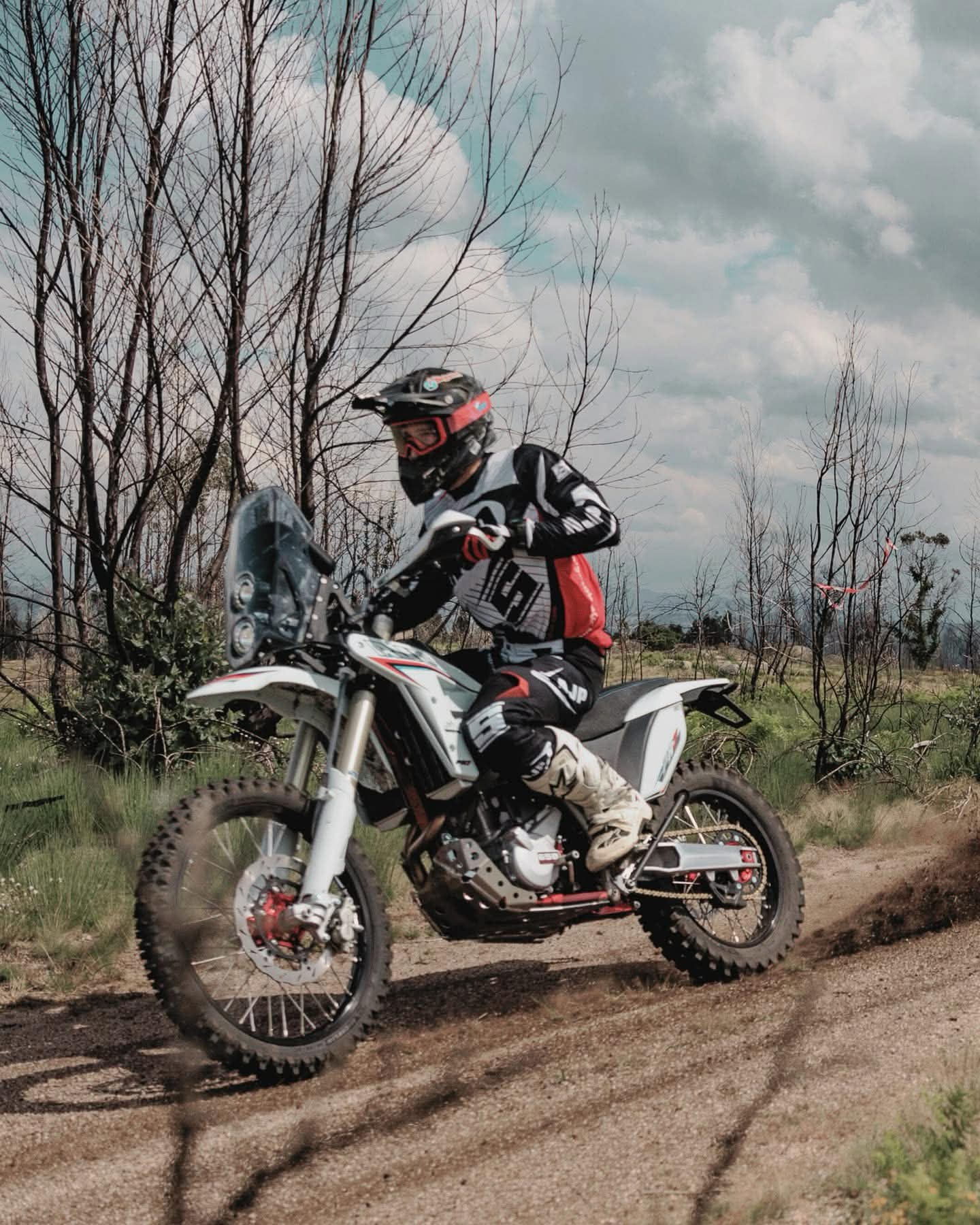 PR7 Adventure — jízda na lesní stezce