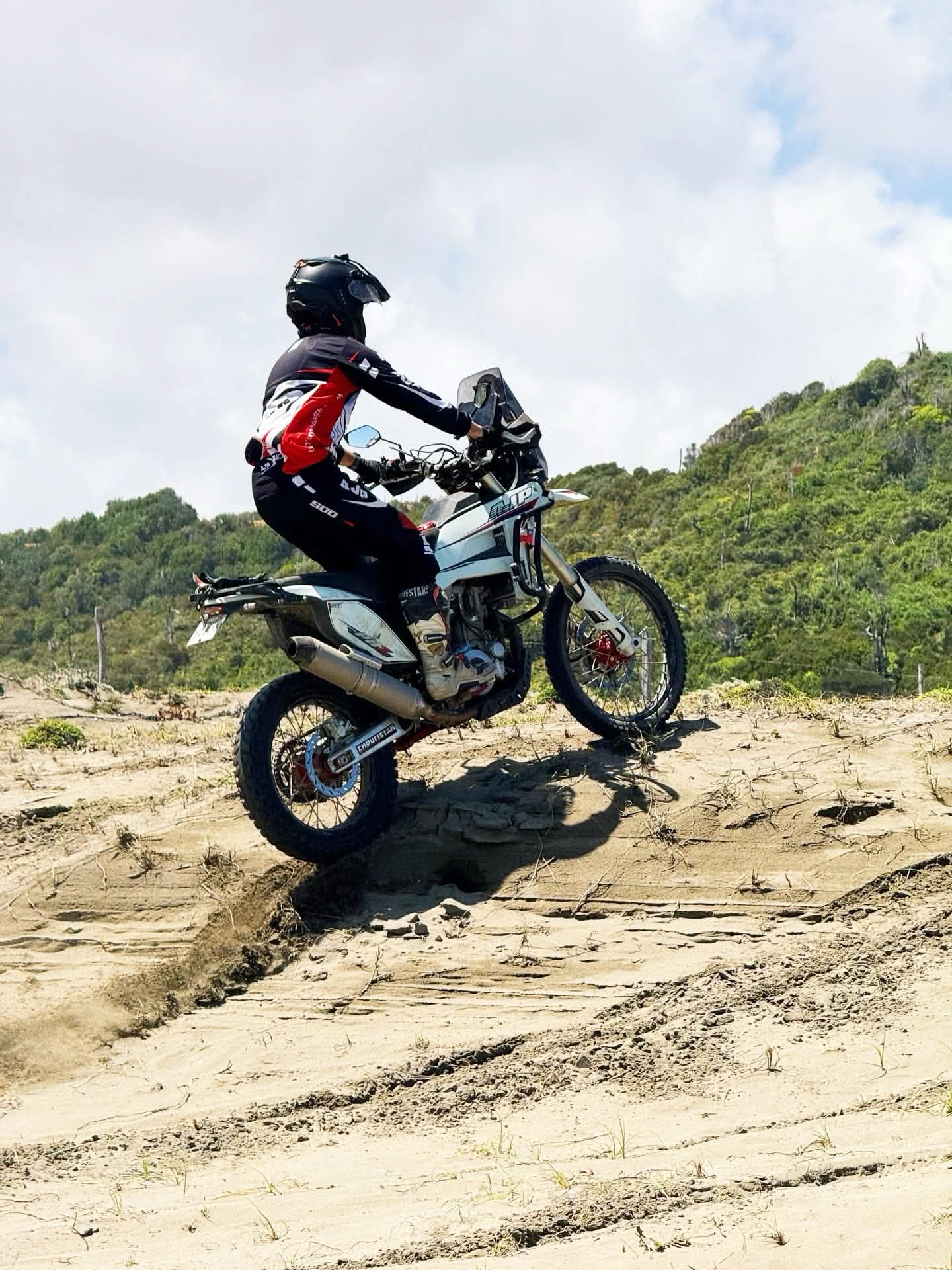 PR7 Adventure zdolává písečnou dunu