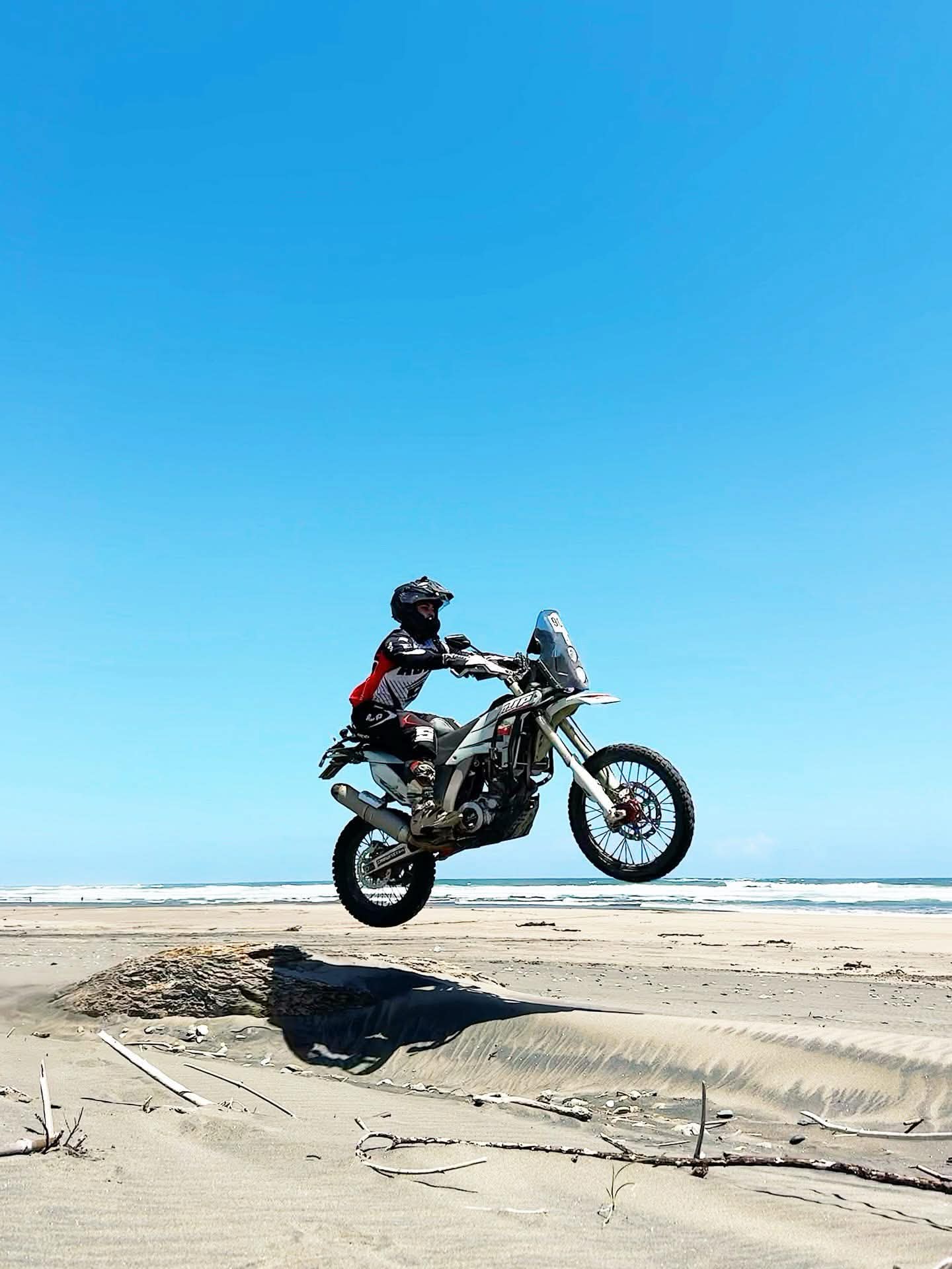 Skok a let na pláži s PR7 Adventure