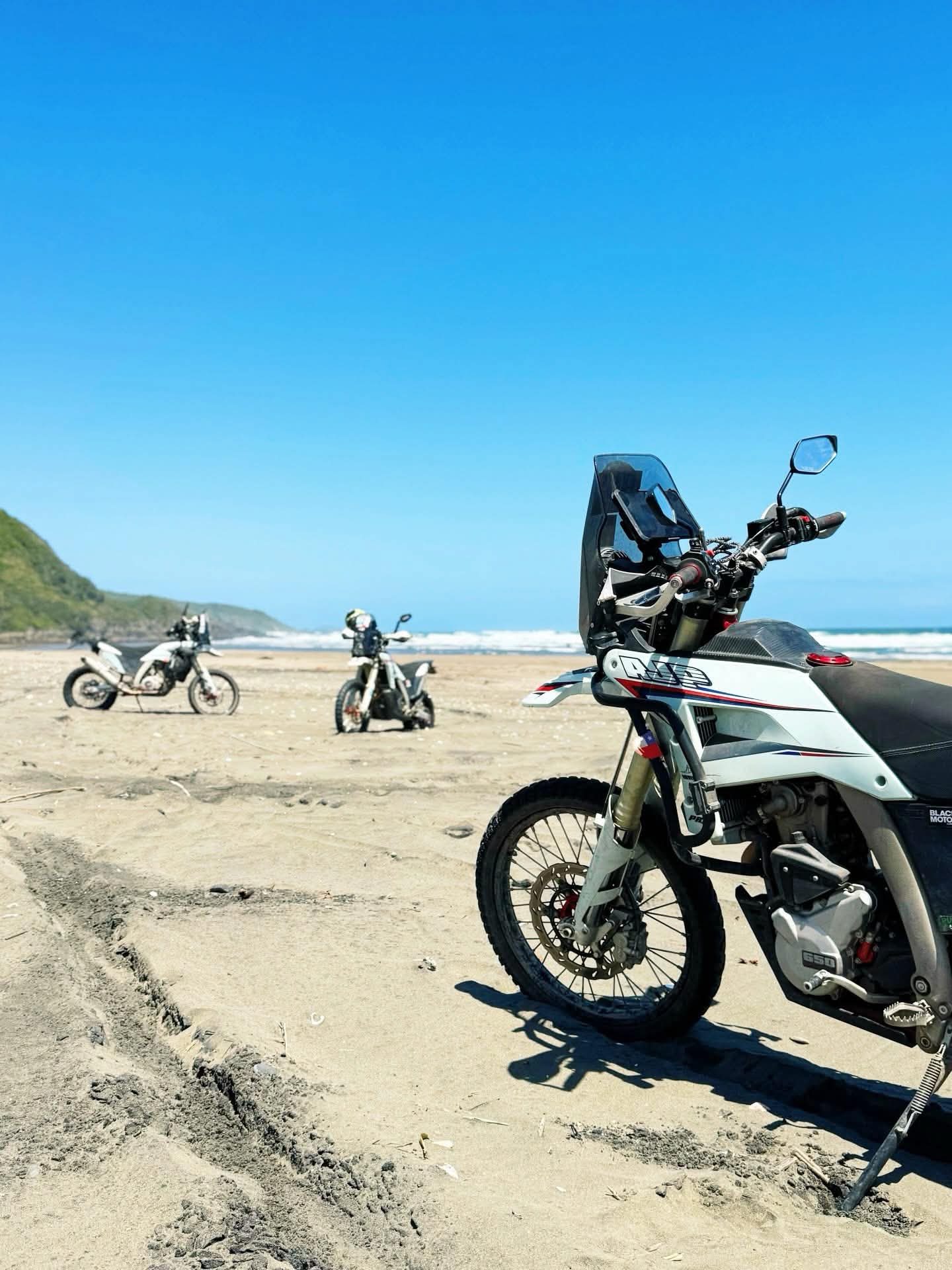 PR7 Adventure zaparkovaná u oceánu